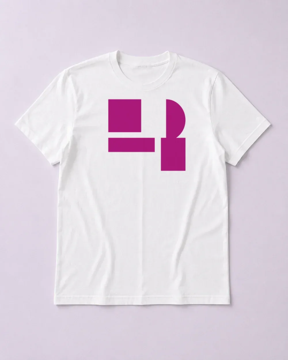 El diseño geométrico en magenta que se estampa sobre el polo